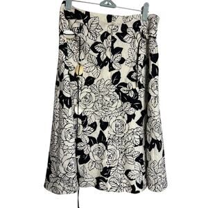 Nine & Company Women's Size 4 Black & White Flower Skirt W/Shell Belt